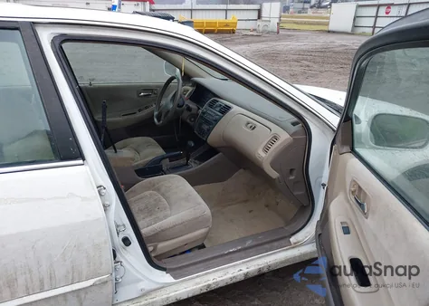 2000 Honda Accord 2.3 Ex from USA, damaged, VIN 1HGCG5650YA112510